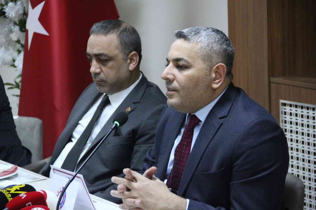 Sadıkoğlu, basın mensupları bir araya geldi
