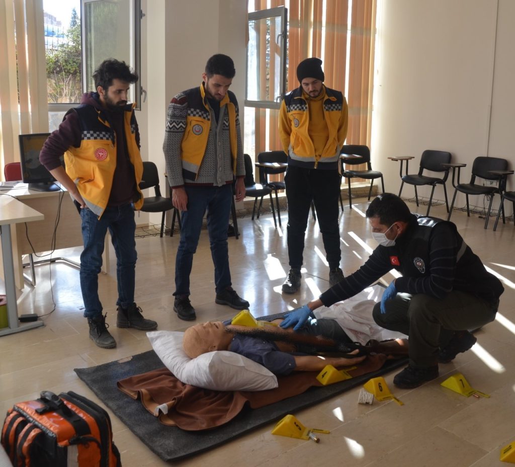 Sağlık personeline adli vakalarda “delillere yaklaşım” eğitimi