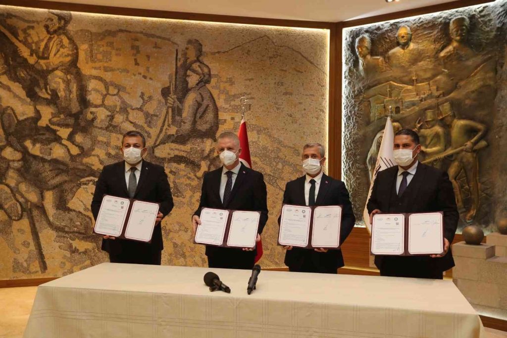 Şahinbey’de hayvan yetiştiricilerine destek sürüyor