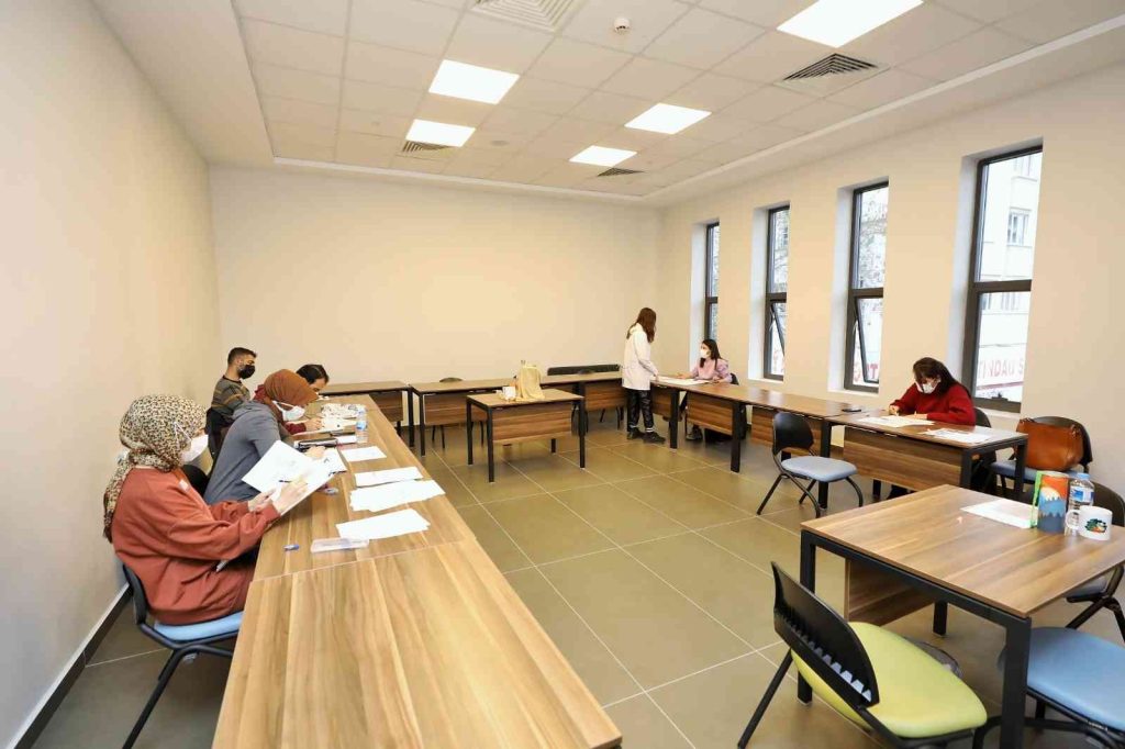 Şehitkamil’de karakalem resim kursuna yoğun ilgi