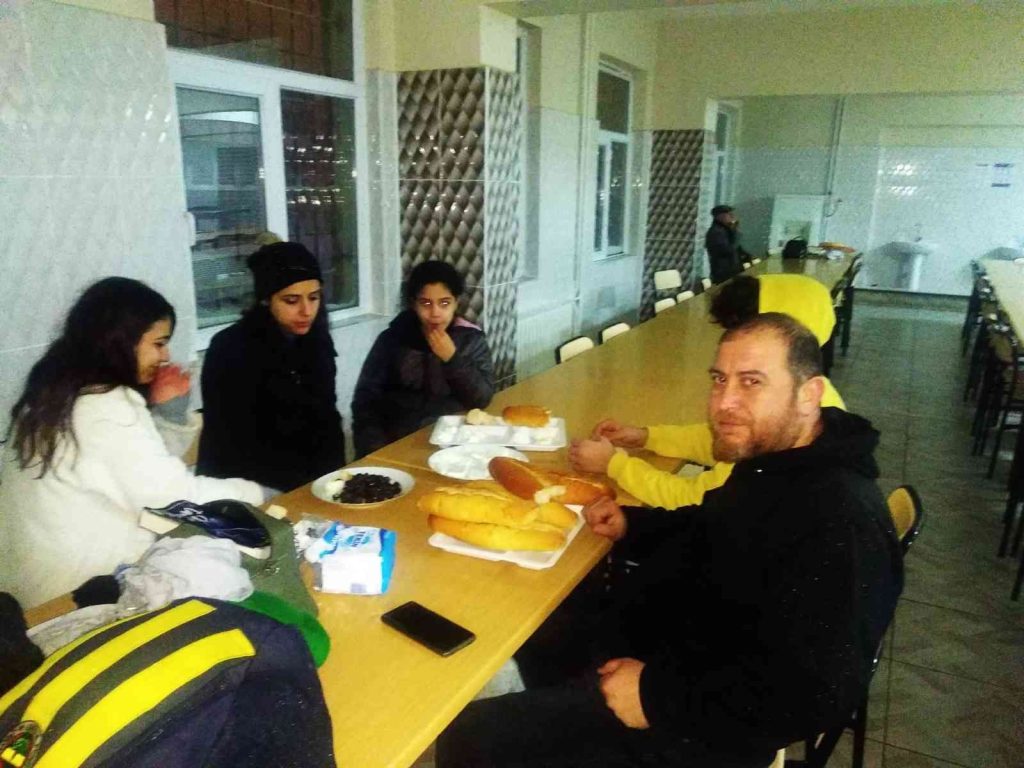 Silvan’da mahsur kalan 25 kişi Kaymakamlıkça misafir edildi