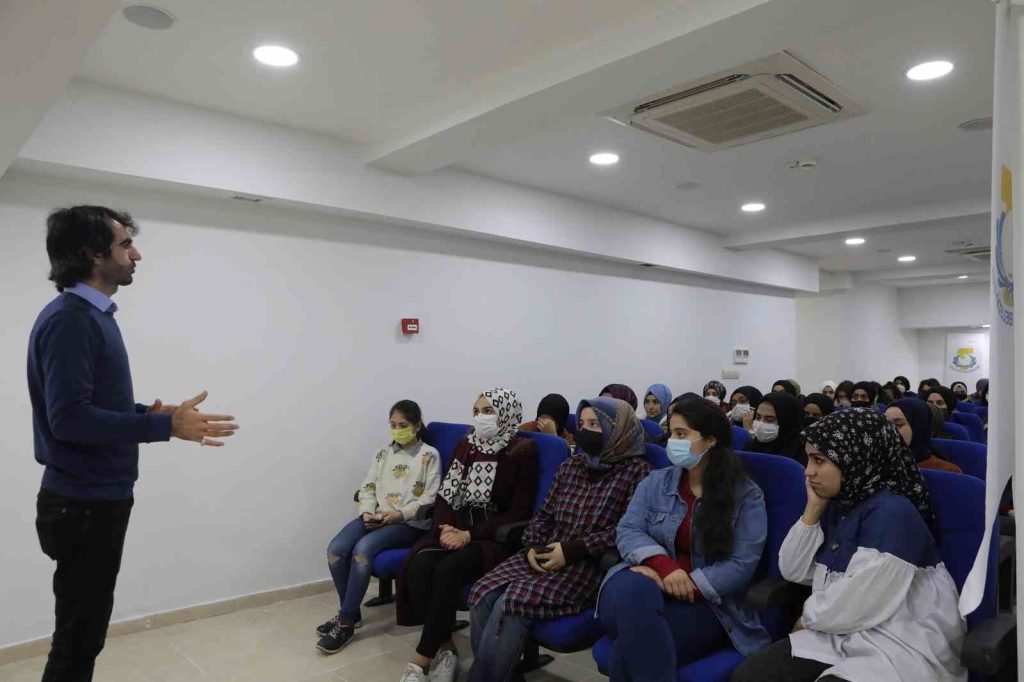 Sınava hazırlanan gençlerden Canpolat’a teşekkür