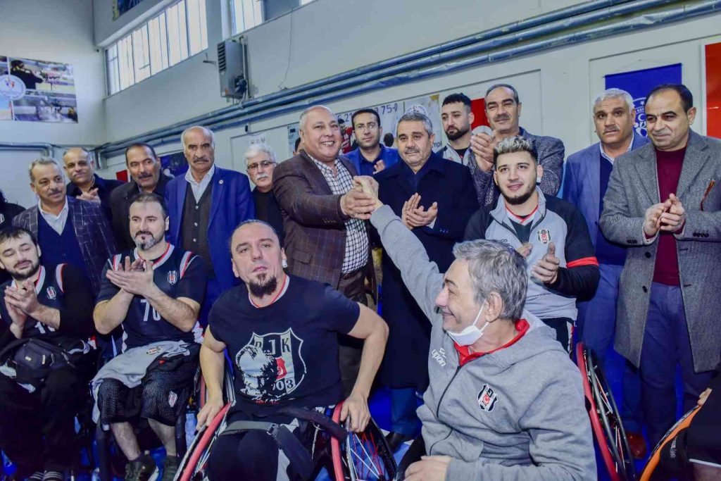 Soylu’dan sporculara destek