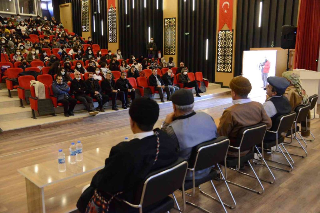 Sözün üstadı ’dengbejler’ gençlerle buluştu