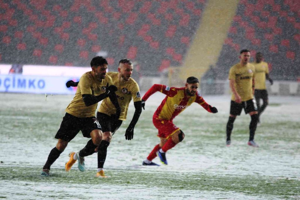 Spor Toto Süper Lig: Gaziantep FK: 0 – Yeni Malatyaspor: 0 (İlk yarı)