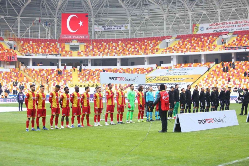 Spor Toto Süper Lig: Yeni Malatyaspor: 0 – Beşiktaş: 0 (ilk yarı)