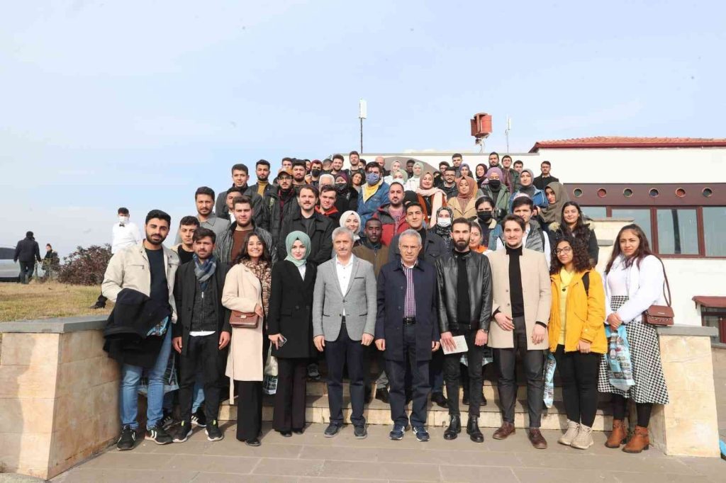 Tahmazoğlu, üniversite öğrencileri ile bir araya geldi