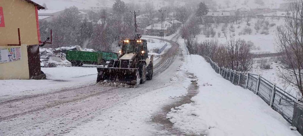 Tunceli Pülümür’de eğitime kar engeli