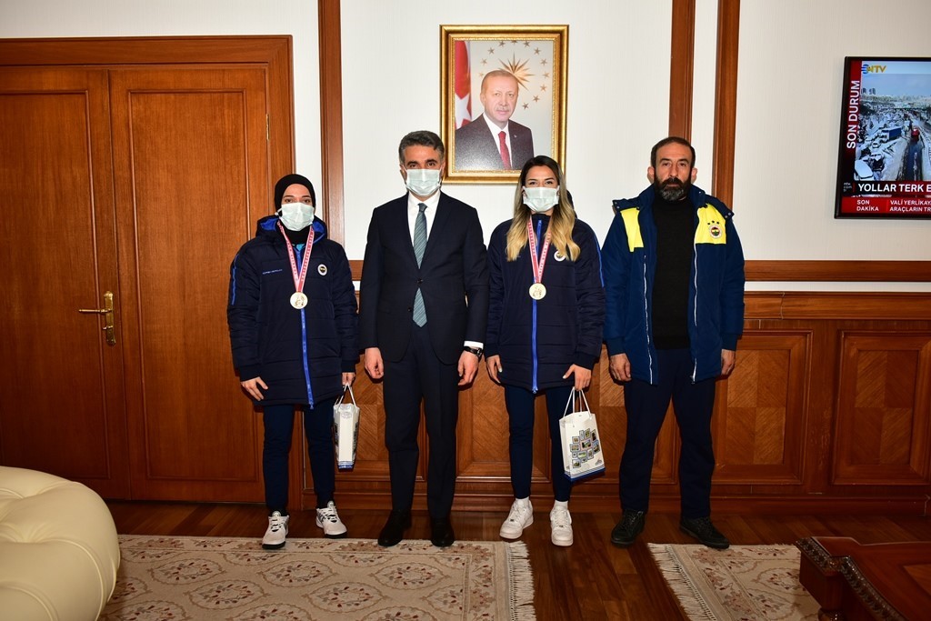 Türkiye Şampiyonu Boksörlere hediye