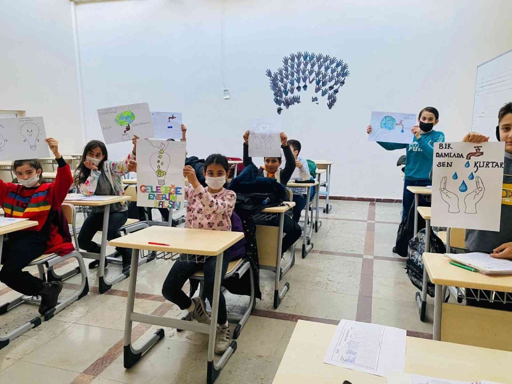 ’Uyanış Gençlik’ enerji tasarrufu haftasını kutladı