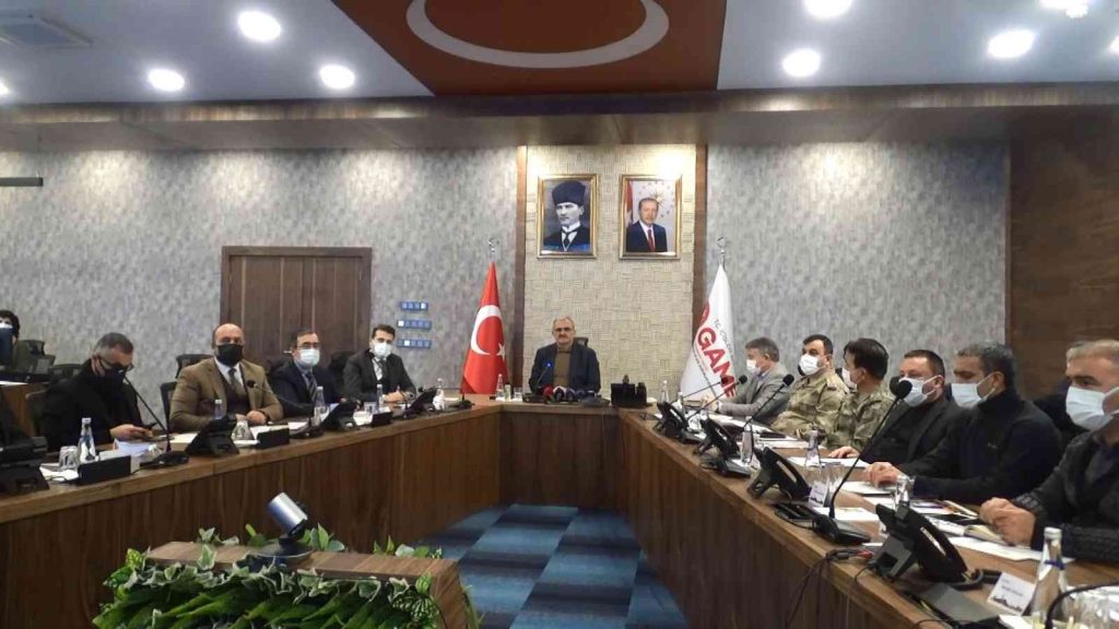 Vali Karaloğlu: “Diyarbakır’da 570 kırsal mahalle yolu kapalı”