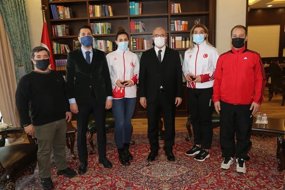 Vali Toraman başarılı boksörlerle bir araya geldi