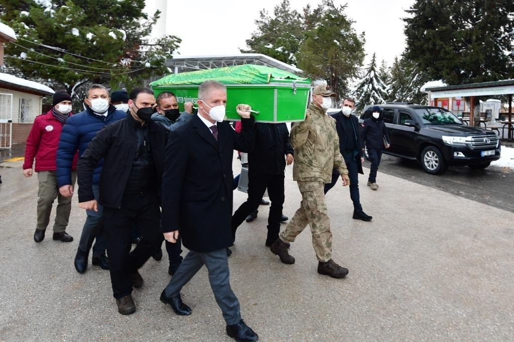 Yangında ölen iki kardeşi Vali Gül son yolculuğuna uğurladı