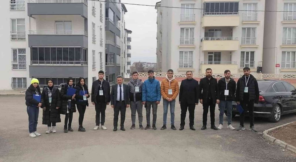 Yazıkonak’ta  halkın öneri, istek  ve şikayetleri kapı kapı ziyaret edilerek alınıyor
