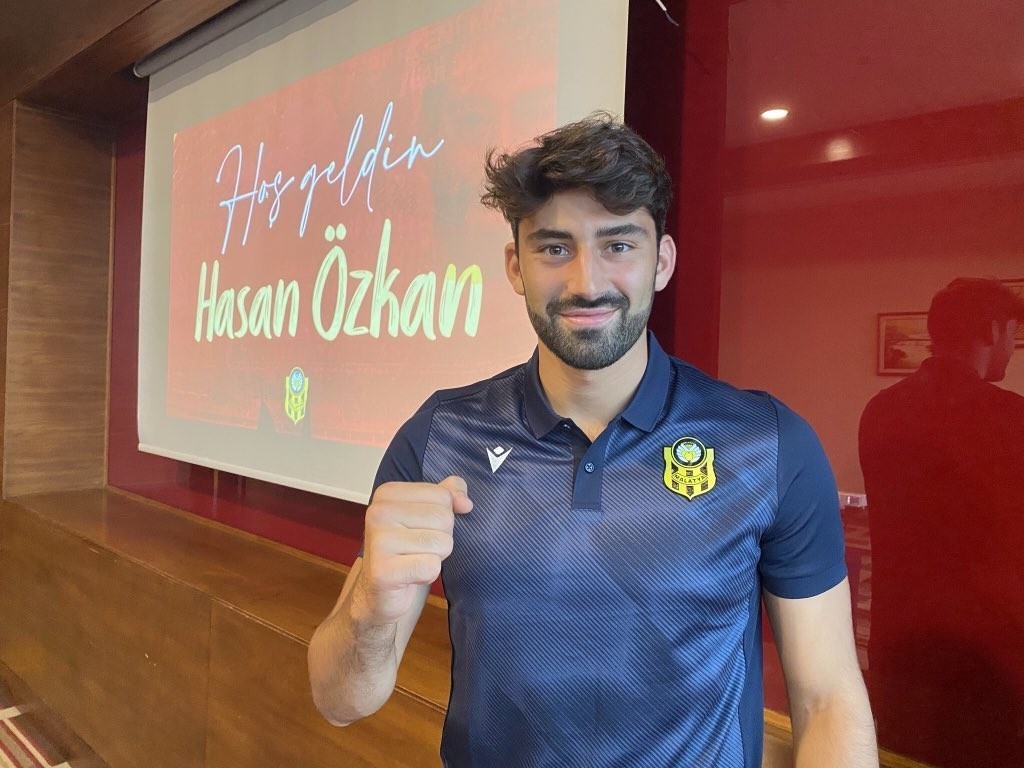 Yeni Malatyaspor’da 2 futbolcu ile yollar ayrıldı