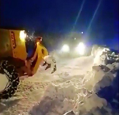 Yollar kapandı, ekipler hastalanan 85 yaşındaki vatandaş için seferber oldu