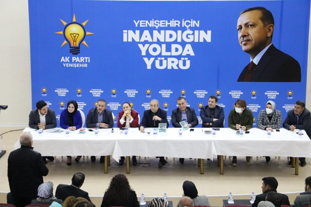 AK Parti Diyarbakır Teşkilatı, Yenişehir’de partililerle bir araya geldi.