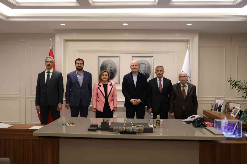 Bakan Soylu Başkan Fatma Şahin’i ziyaret etti