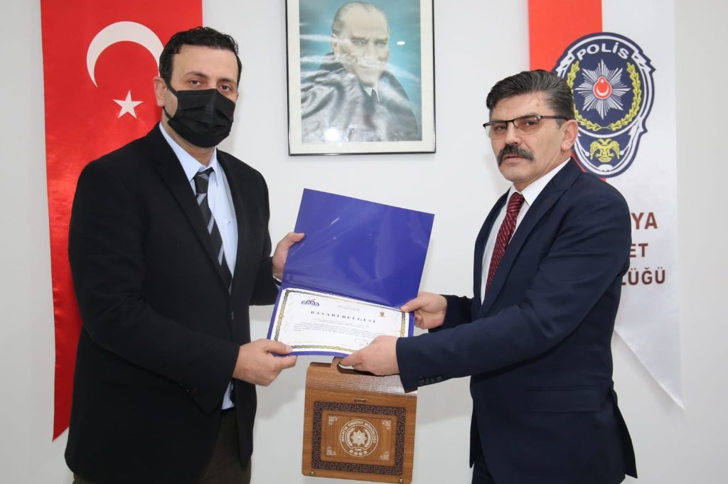 Başarılı polislere teşekkür belgesi