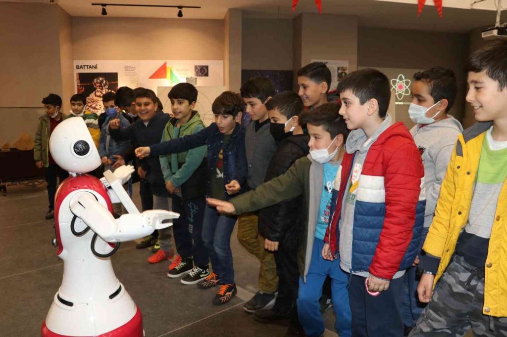 Battani Bilim Merkezi öğrencilere ilham oluyor