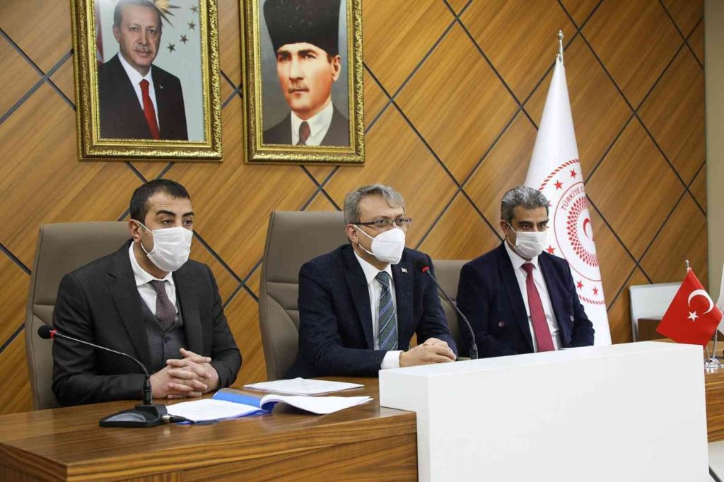 Bingöl Valisi Ekinci köy sakinlerinin taleplerini dinledi