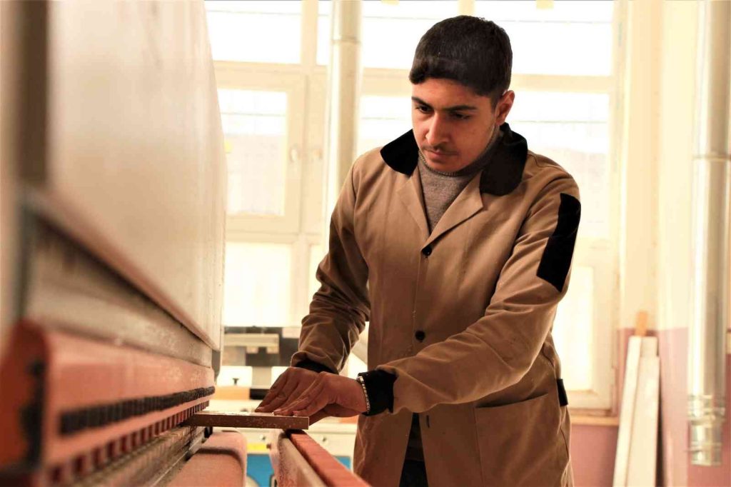 Bingöl’de fabrika gibi okul