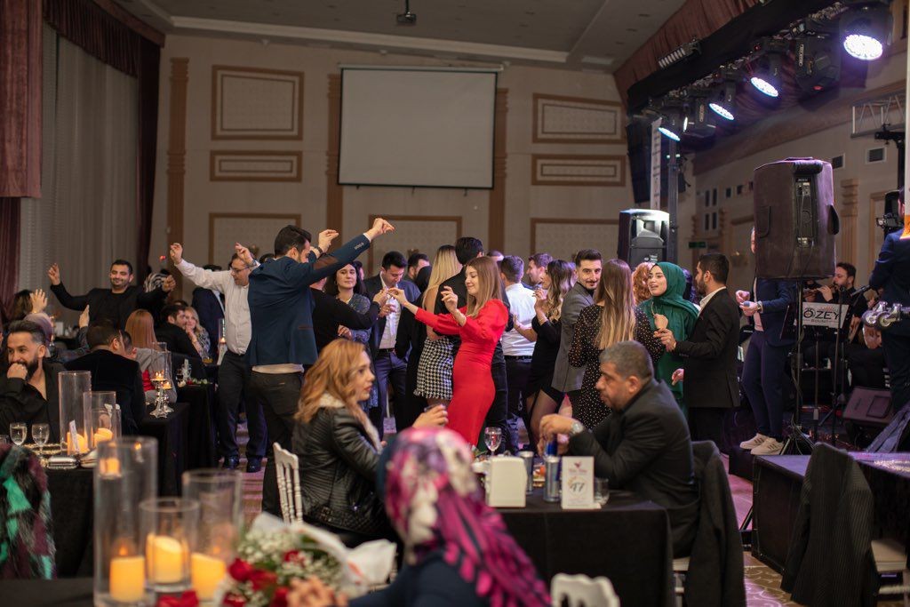 Çiftler 14 Şubat’ta unutulmaz bir gece yaşadılar