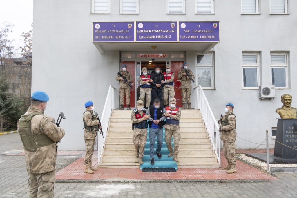 Diyarbakır merkezli terör operasyonunda 7 tutuklama