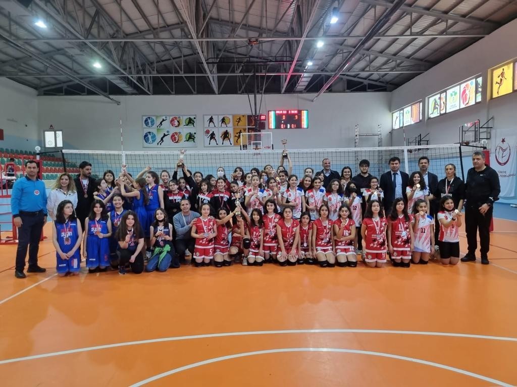 Diyarbakır’da minikler voleybol müsabakaları tamamlandı