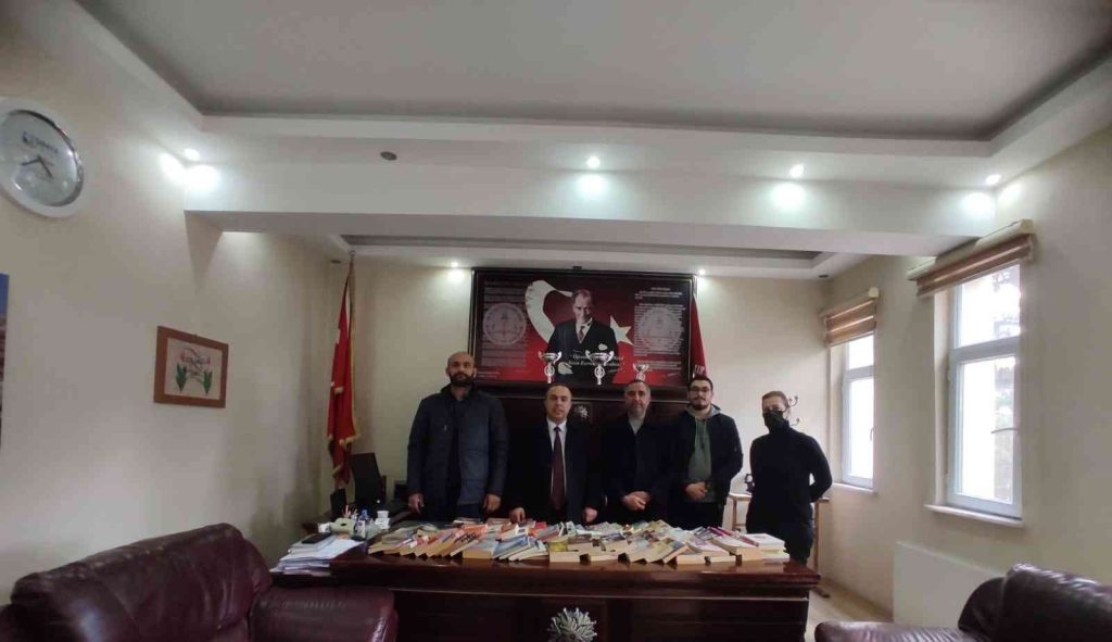 Diyarbakırlı yazar, kent kütüphanelerinin ihtiyacını karşılıyor