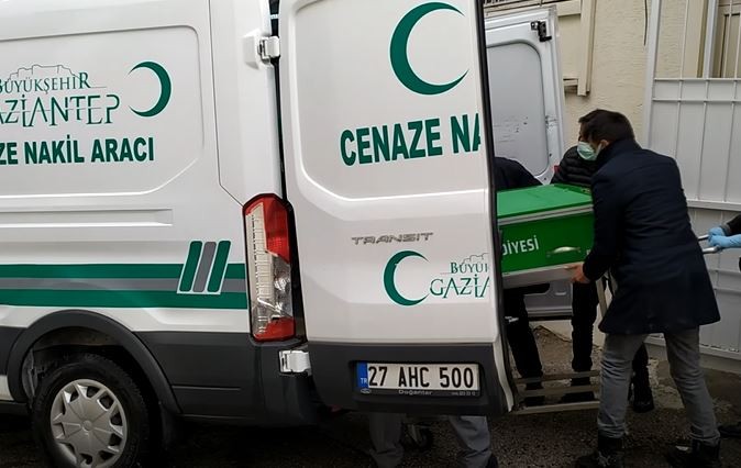 Düşerek kafasını yere çarpan yaşlı adam 12 gün sonra öldü