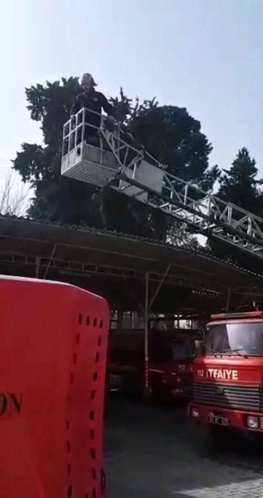 Eğitim sırasında merdivenden düşen itfaiye eri ağır yaralandı