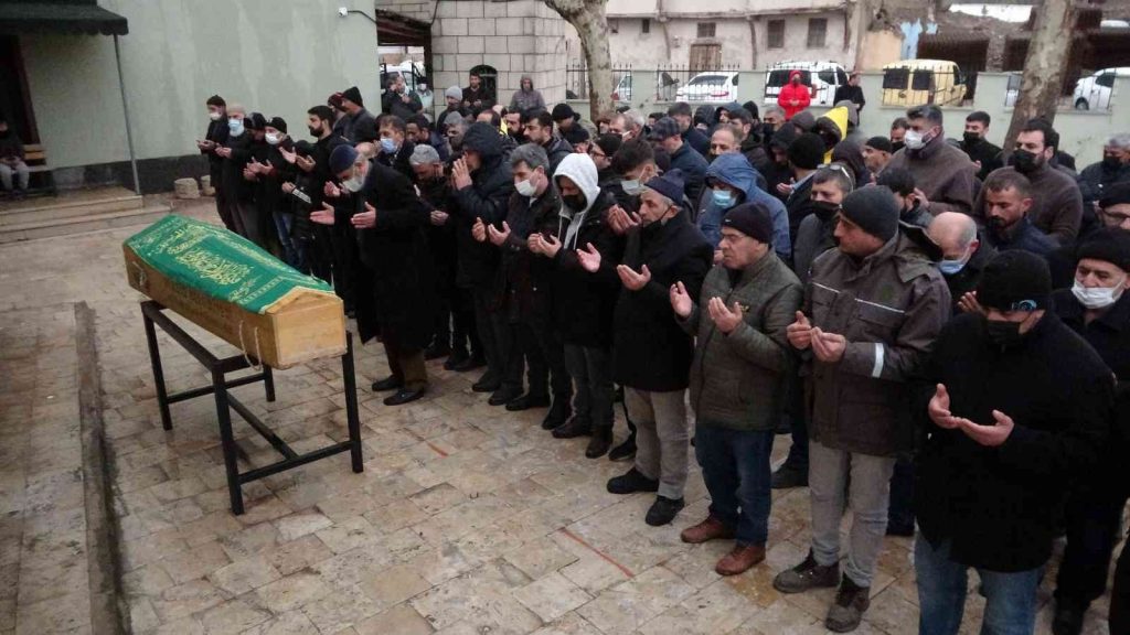 Elazığ’da 5 ay önce öldürülerek gömülen ve ardından cesedi bulunan muhtar, son yolculuğuna uğurlandı