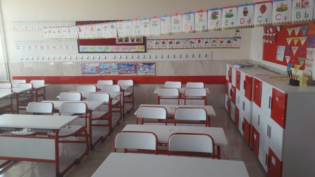 Elazığ’da İsmet Paşa Ortaokulu yapılan çalışmalar ile  yenilendi