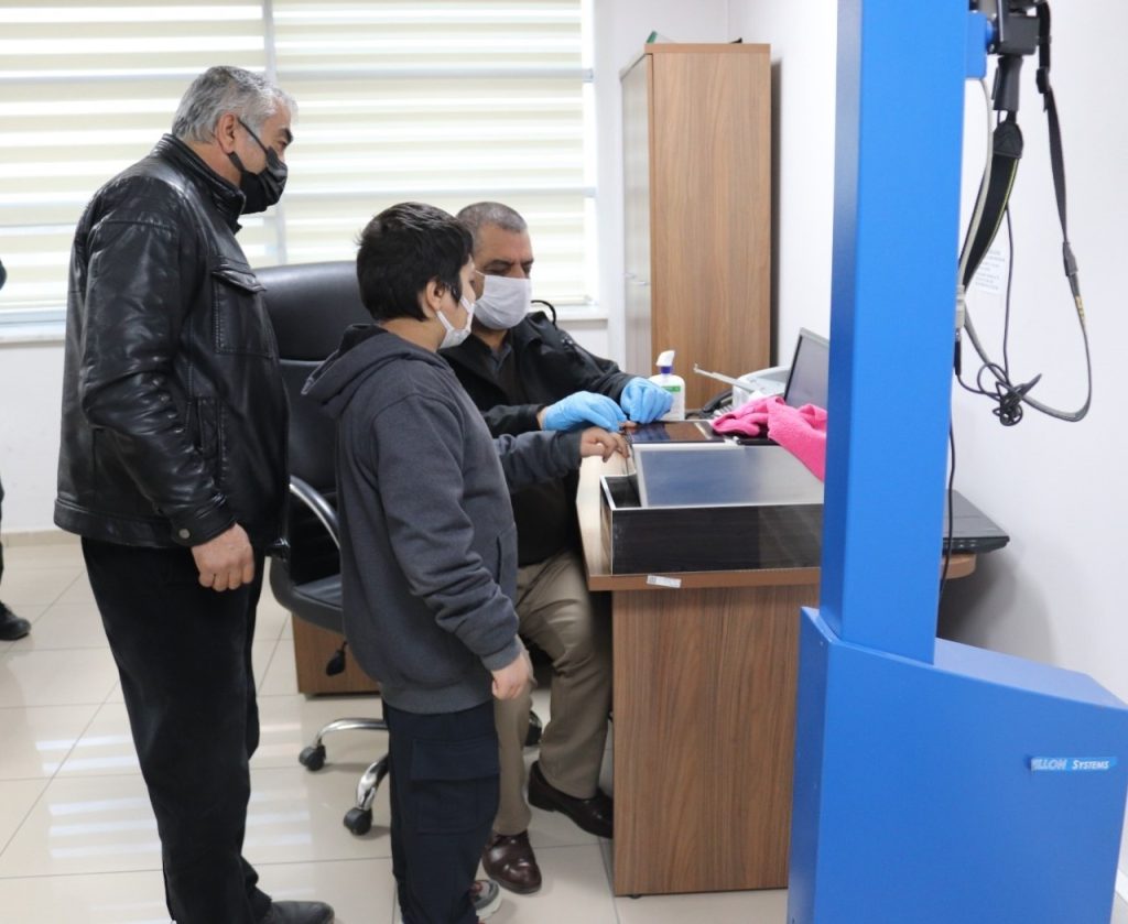 Engelli öğrencilerin parmak izi alındı