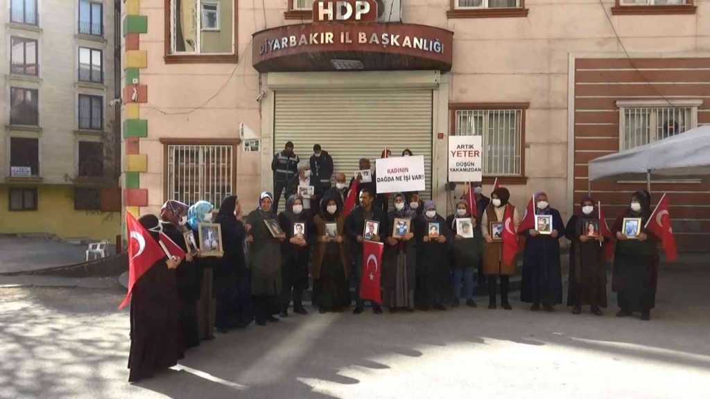 Evlat nöbetindeki ağabey, kardeşini HDP’den istiyor