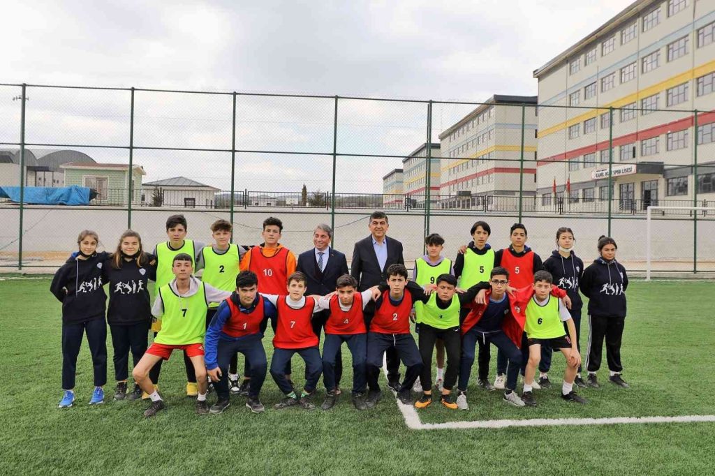 Fadıloğlu’ndan Kamil Ocak Spor Lisesi’ne ziyaret