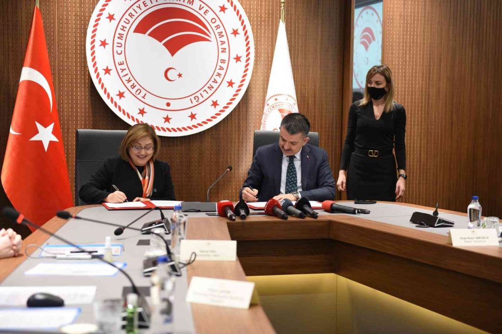 Gaziantep Büyükşehir’den, kentteki hayvan yetiştiricilerine 2,8 milyon liralık aşı desteği