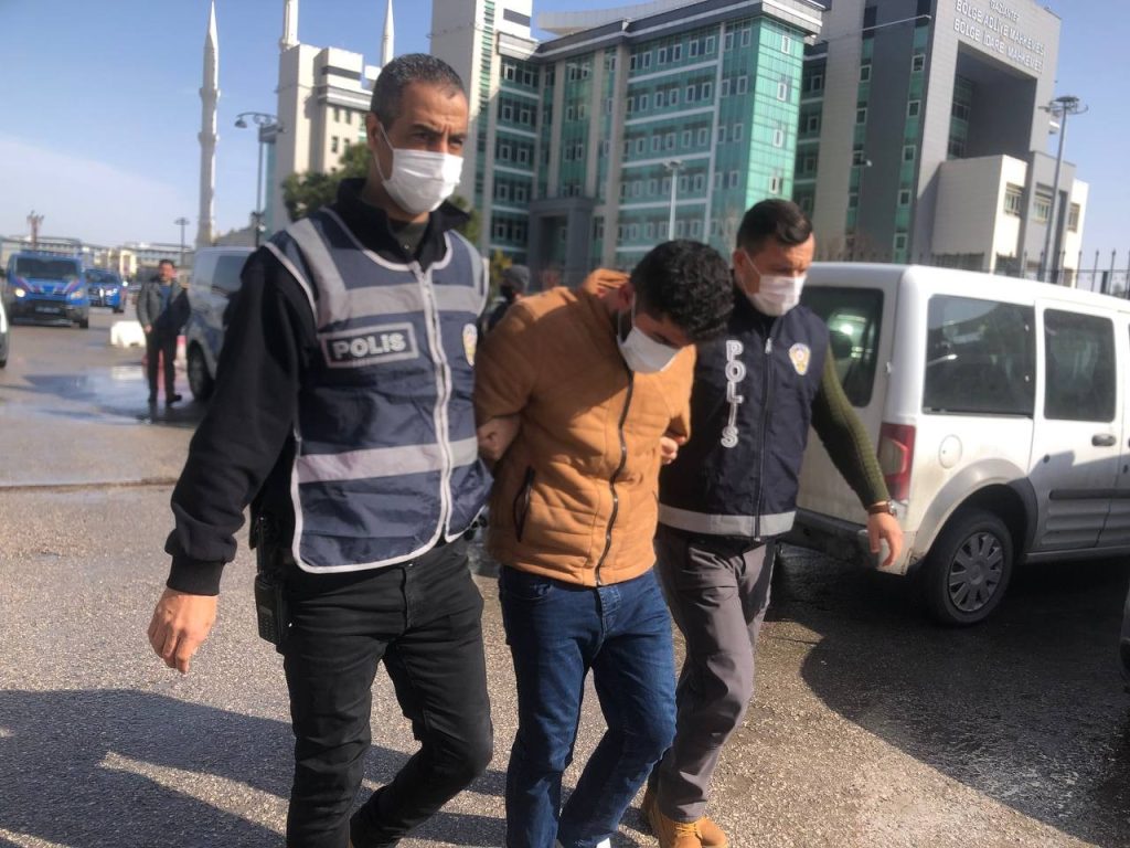 Gaziantep’te yarım kilo altın çalan soygunculardan biri yakalandı