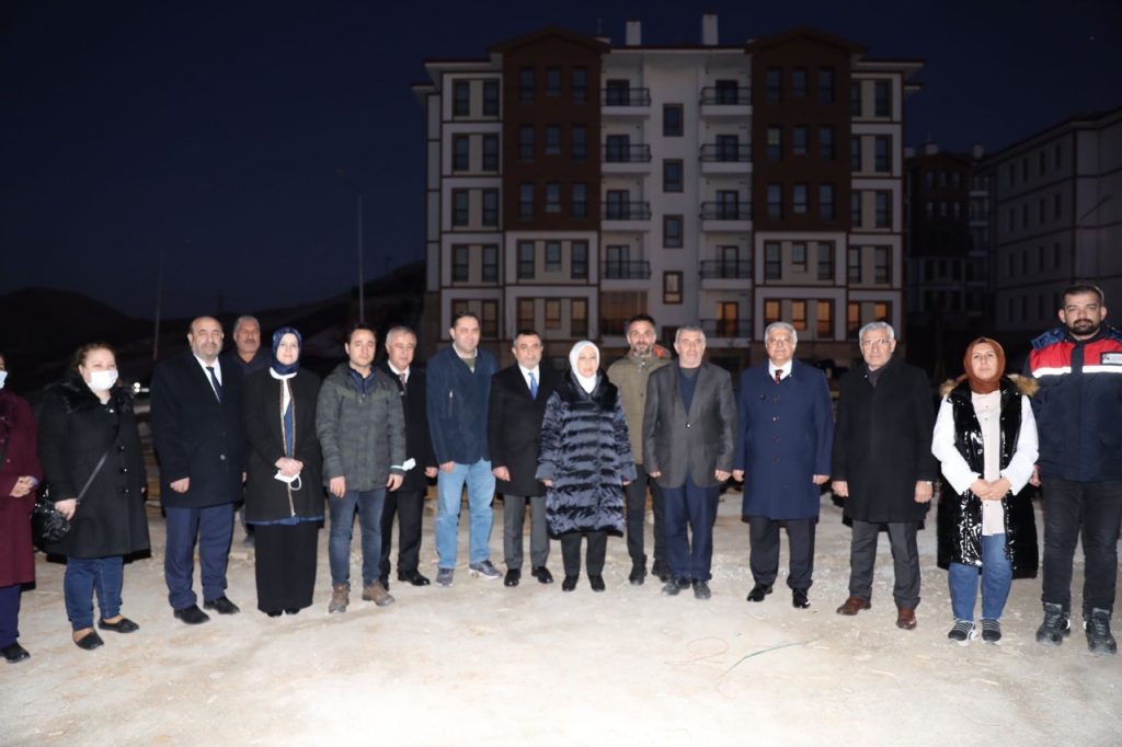 Gelincik Tepesi’ndeki ailelere sürpriz ziyaret