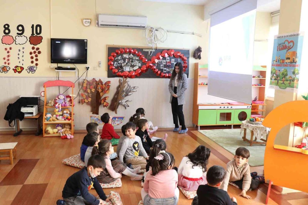 Haliliye’de öğrencilere geri dönüşüm bilinci aşılanıyor