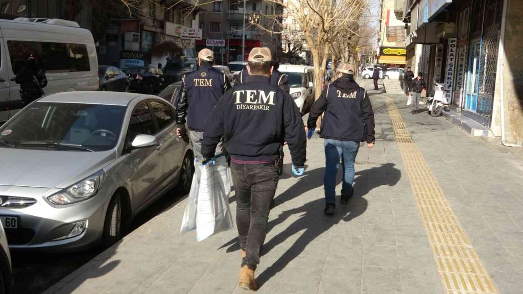 İHD Diyarbakır Şube Sekreteri, terör soruşturmasında gözaltına alındı