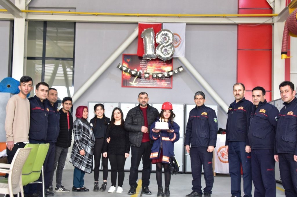 İtfaiyede sürpriz doğum günü