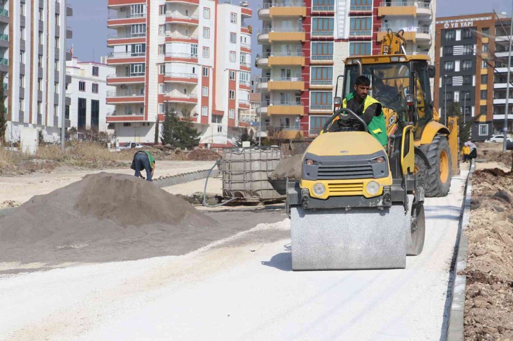Karaköprü’de üst yapı çalışmalarıyla yollar yenileniyor