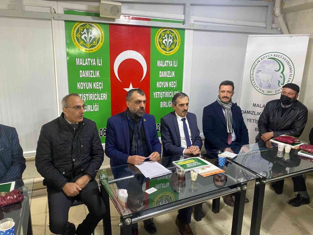 Koyun ve Keçi Birliğinden, küpe ve kayıt defteri dağıtım toplantısı