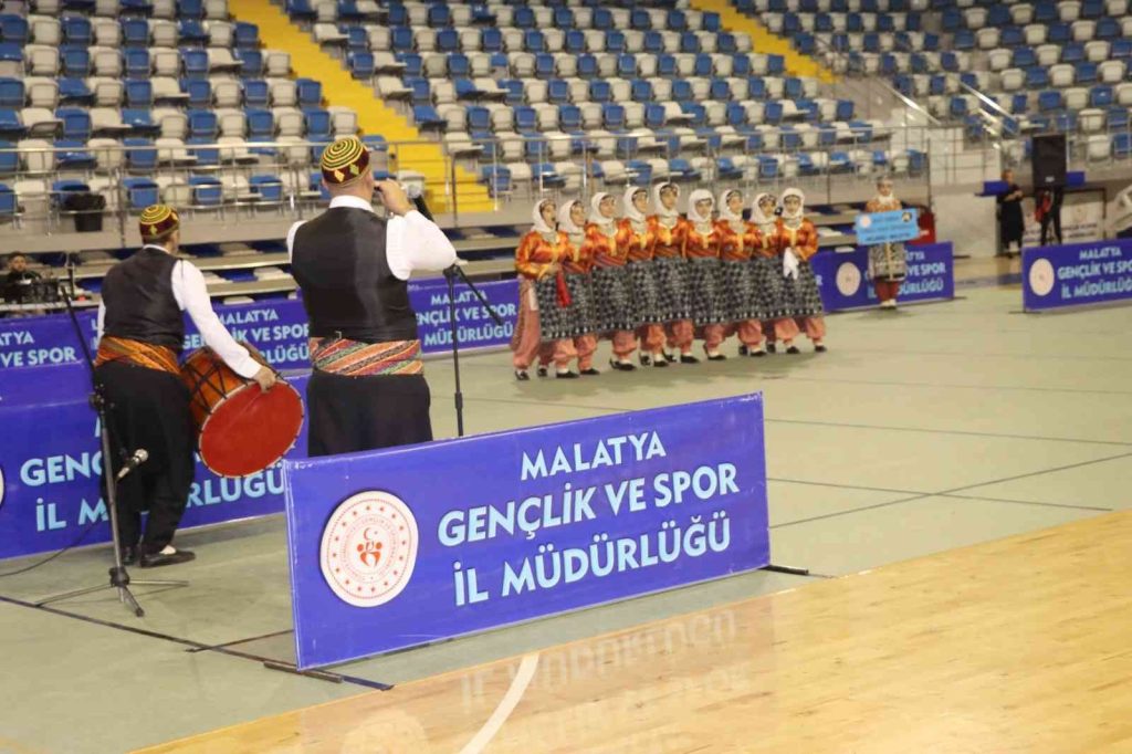 Malatya halk oyunları yarışması sona erdi
