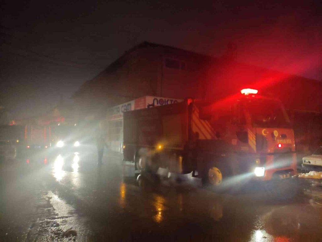 Malatya’da mobilya dükkanında yangın