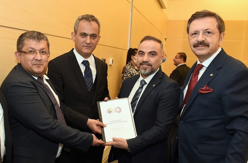 Mesleki eğitim dosyası Bakan Özer’e sunuldu