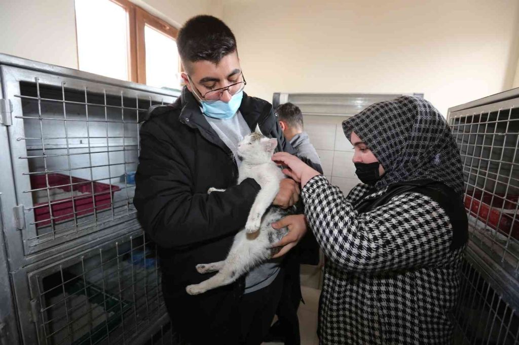 Öğrenciler minik dostları ile bir araya geldi
