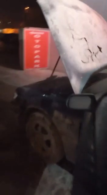 Park halindeyken alev alan araç kullanılamaz hale geldi